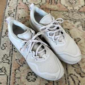 Women’s gray Nike air max 7.5 (run small)